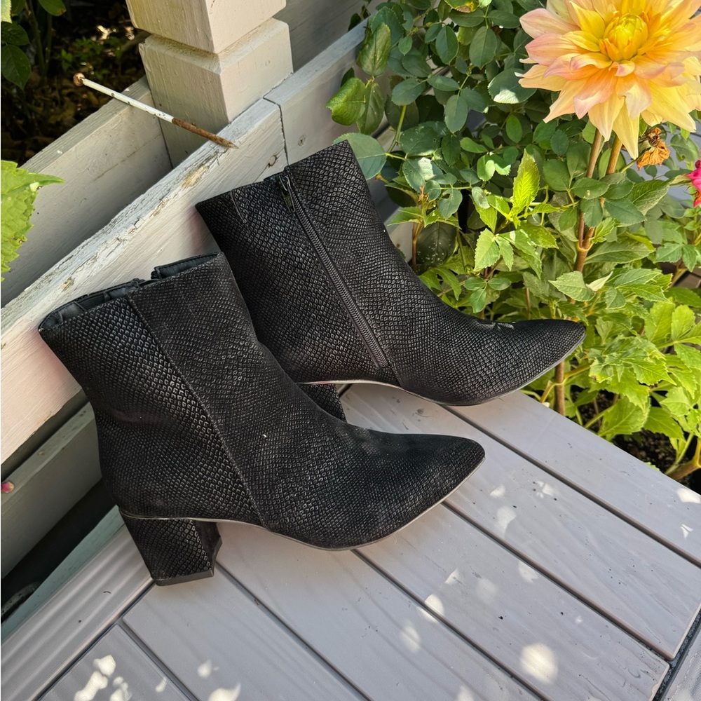 NWT Black Textured Ankle Boots Extra Wide WW Block Heel 8.5WW